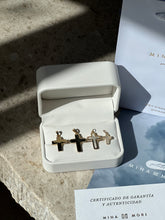 Cargar imagen en el visor de la galería, CADENA CON CRUZ MADRE PERLA CHICA