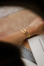 Cargar imagen en el visor de la galería, PAVE BANGLE