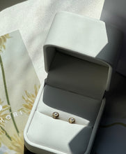 Cargar imagen en el visor de la galería, MADELINE PEARL EARRINGS