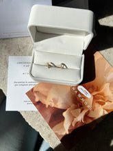 Cargar imagen en el visor de la galería, HOOP PEARLS