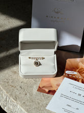 Cargar imagen en el visor de la galería, COLUMPIO PERLAS CON VIRGEN MADRE PERLA