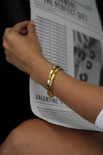 Cargar imagen en el visor de la galería, CHLOE BANGLE