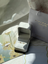 Cargar imagen en el visor de la galería, MADELINE PEARL EARRINGS