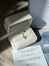 Cargar imagen en el visor de la galería, COLUMPIO CLIP Y CRUZ MADRE PERLA CHICA