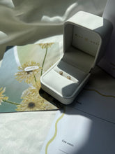 Cargar imagen en el visor de la galería, MADELINE PEARL EARRINGS