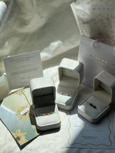 Cargar imagen en el visor de la galería, MADELINE PEARL EARRINGS