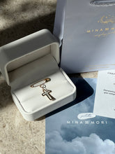 Cargar imagen en el visor de la galería, COLUMPIO CLIP Y CRUZ MADRE PERLA GRANDE