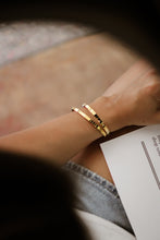 Cargar imagen en el visor de la galería, CHLOE BANGLE