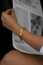 Cargar imagen en el visor de la galería, PAVE BANGLE