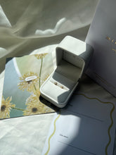 Cargar imagen en el visor de la galería, MADELINE PEARL EARRINGS