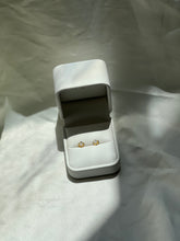 Cargar imagen en el visor de la galería, FLOWER EARRINGS