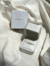 Cargar imagen en el visor de la galería, DIAMOND RING