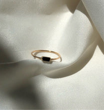 Cargar imagen en el visor de la galería, ANILLO ORO ZAFIRO NEGRO