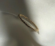 Cargar imagen en el visor de la galería, ANILLO TORCIDO ORO