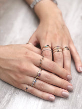 Cargar imagen en el visor de la galería, ANILLO ORO ZAFIRO AZUL