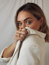 Cargar imagen en el visor de la galería, ANILLO ORO CON RUBI MARQUESA