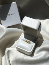 Cargar imagen en el visor de la galería, FLOWER EARRINGS