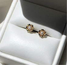 Cargar imagen en el visor de la galería, FLOWER EARRINGS