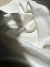 Cargar imagen en el visor de la galería, ANILLO ORO CON RUBI MARQUESA