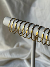 Cargar imagen en el visor de la galería, PAVE BANGLE