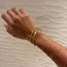 Cargar imagen en el visor de la galería, PAVE BANGLE