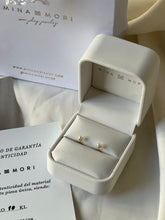 Cargar imagen en el visor de la galería, PETITE FLOWER EARRINGS