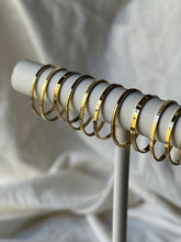 Cargar imagen en el visor de la galería, CHLOE BANGLE