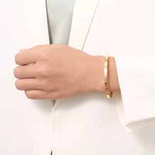 Cargar imagen en el visor de la galería, PAVE BANGLE