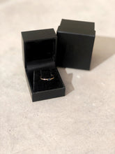 Cargar imagen en el visor de la galería, ANILLO ORO ZAFIRO AZUL