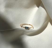 Cargar imagen en el visor de la galería, ANILLO ORO ZAFIRO AZUL