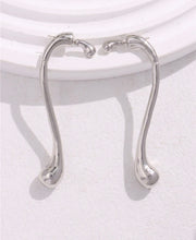 Cargar imagen en el visor de la galería, SILVER TEAR EARRINGS
