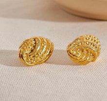 Cargar imagen en el visor de la galería, OVAL NUG EARRINGS
