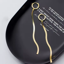 Cargar imagen en el visor de la galería, ELLIS EARRINGS
