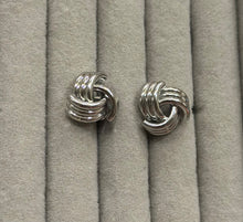 Cargar imagen en el visor de la galería, WAVE EARRINGS
