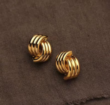 Cargar imagen en el visor de la galería, CROSS EARRINGS
