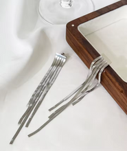 Cargar imagen en el visor de la galería, MILES EARRINGS
