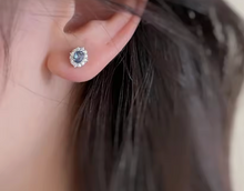 Cargar imagen en el visor de la galería, MINI DIANA EARRINGS
