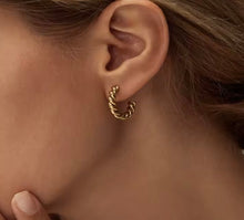 Cargar imagen en el visor de la galería, LORETTA HOOPS
