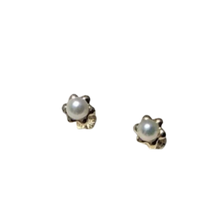 Cargar imagen en el visor de la galería, PETITE FLOWER EARRINGS
