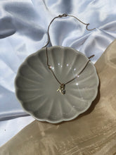Cargar imagen en el visor de la galería, GOLD LETTER NECKLACE
