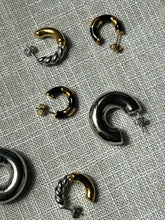 Cargar imagen en el visor de la galería, SILVER CHUNK HOOPS
