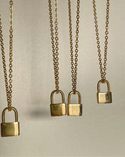 Cargar imagen en el visor de la galería, LOCK NECKLACE
