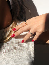 Cargar imagen en el visor de la galería, ANILLO CHURUMBELA PLATEADO
