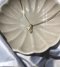 Cargar imagen en el visor de la galería, GOLD LETTER NECKLACE

